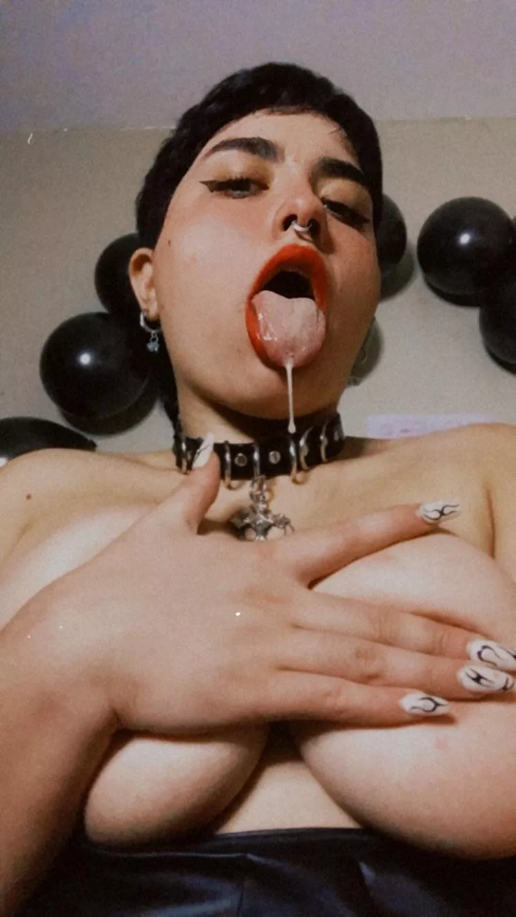 Do you like my nails babe? posted by lebrava