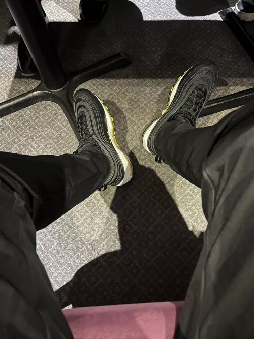 Get under them 👊 by sportyladjay