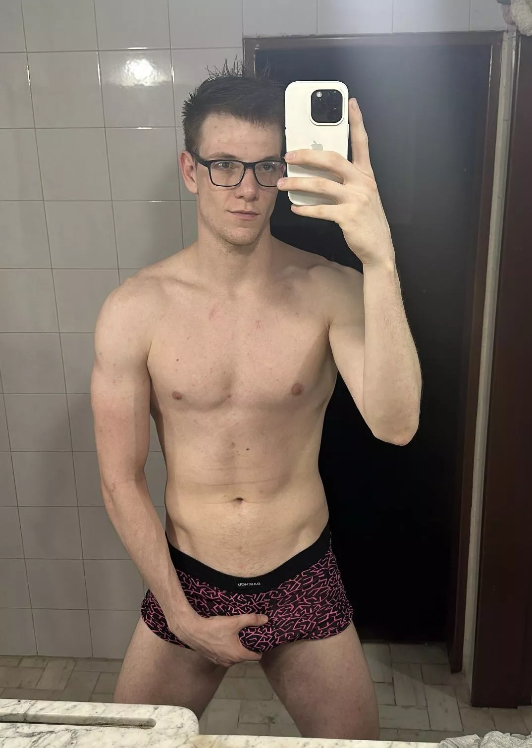 good start to the week 😘💦 posted by Conorevanns