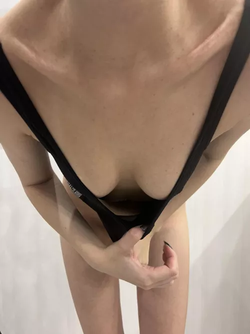 I bent down to show you the beauty by guardeddocking205