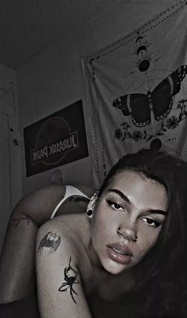 I’m tiny but my ass isn’t posted by Lilbabybatsyboo