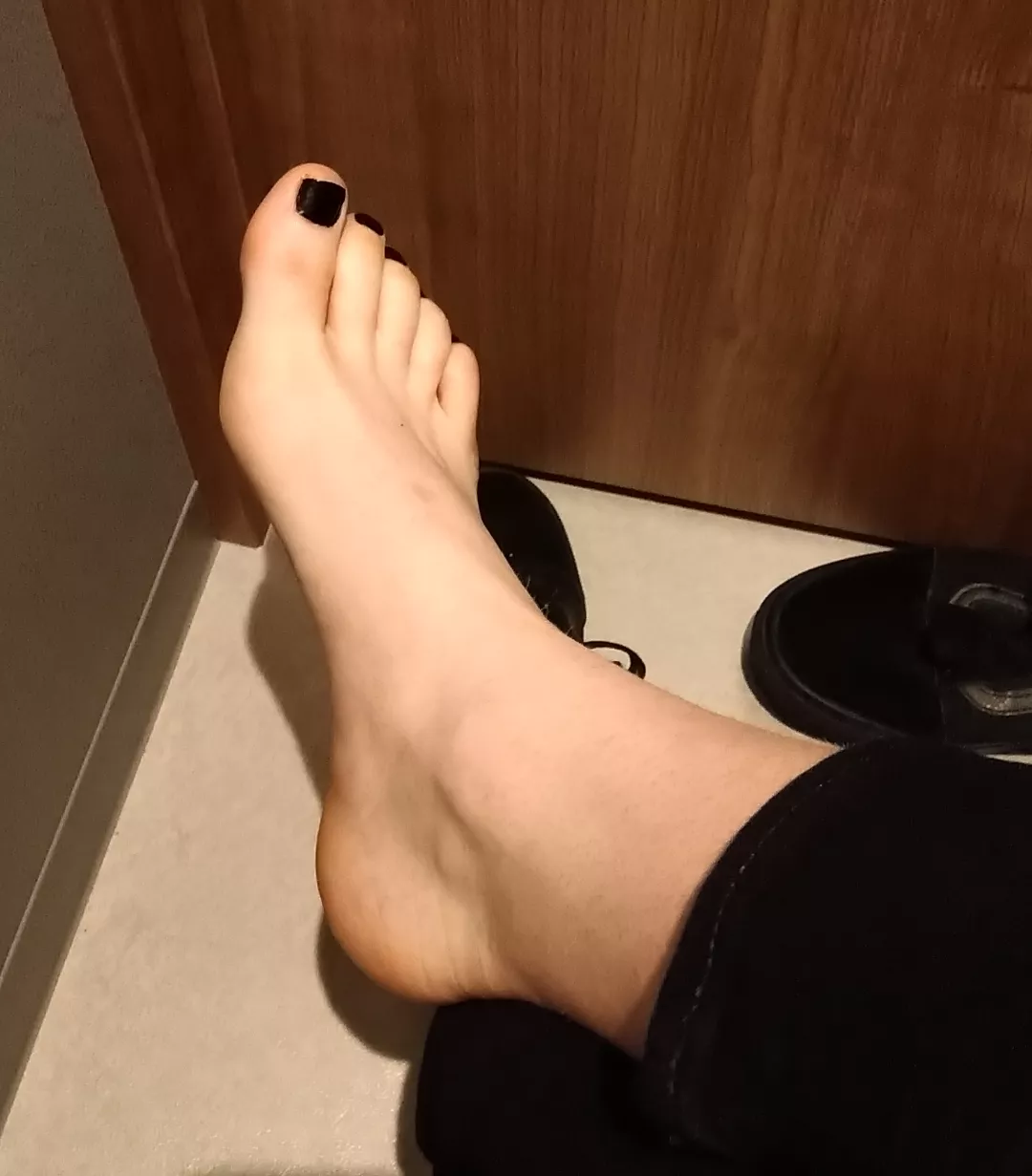 It's fun to sneak off and take feet pics at work 😈 posted by FemboyFootPrincess