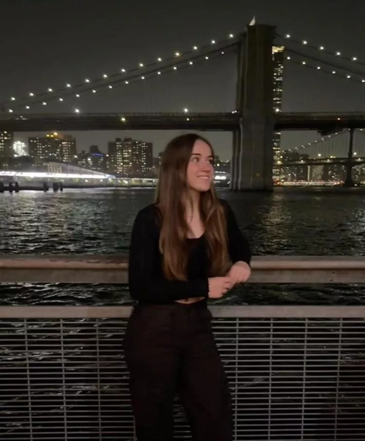 IUTR made out with her at a concert posted by Beginning_Hornet7233