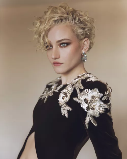 Julia Garner by rottensoapdish