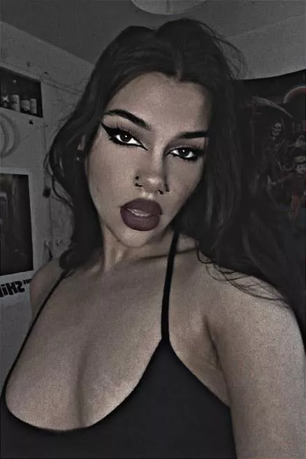 @llilbabybatsyboo posted by Lilbabybatsyboo