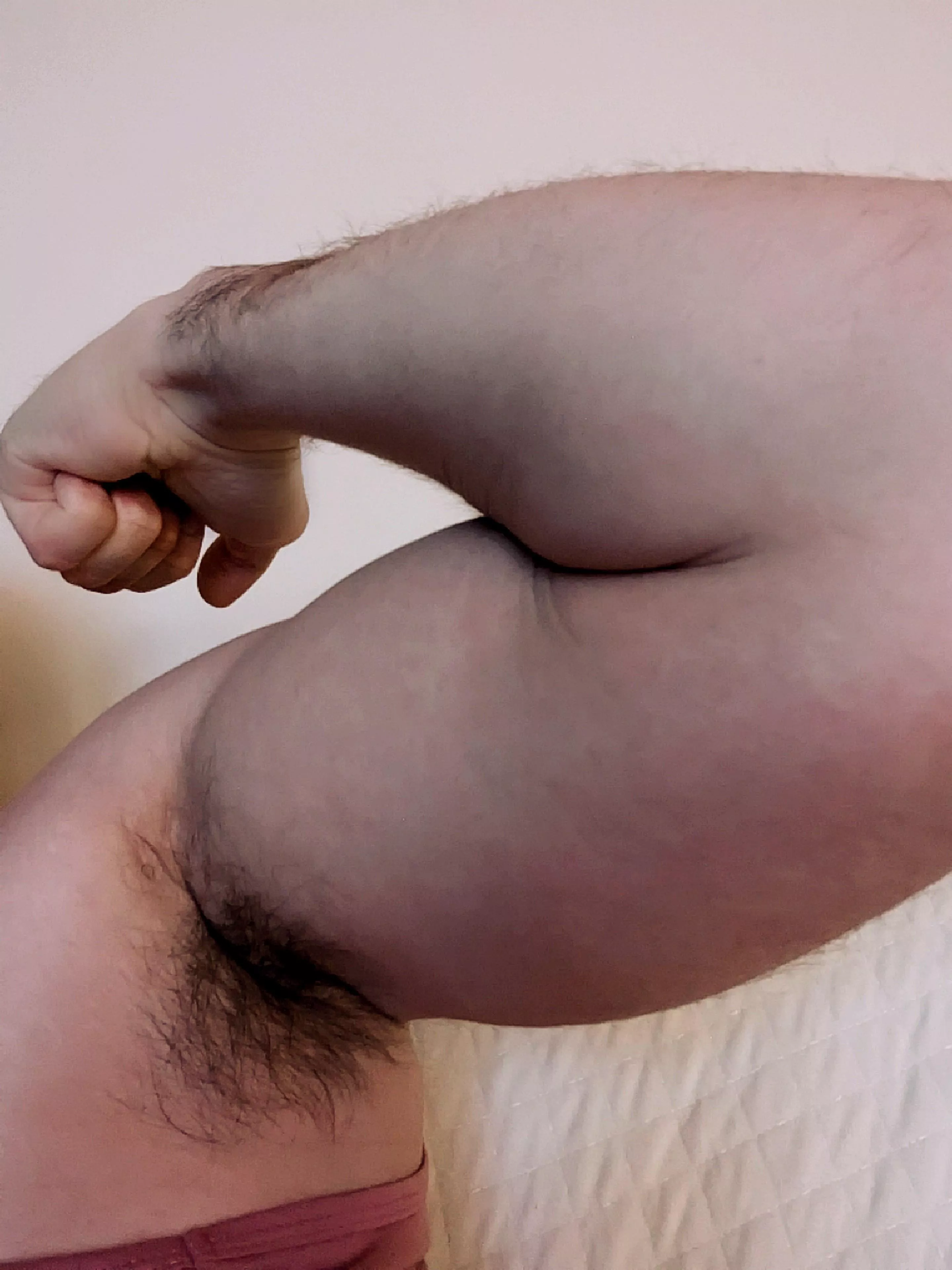 My post-workout pits.Sinff or pass ?😈 posted by AngusOG_8896