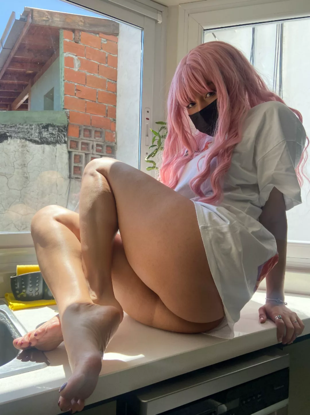 natural light reflecting off my body posted by peachespinks