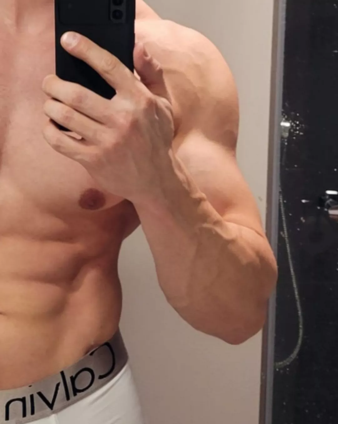 Post shower selfie 😌🚿 posted by John_fitness91