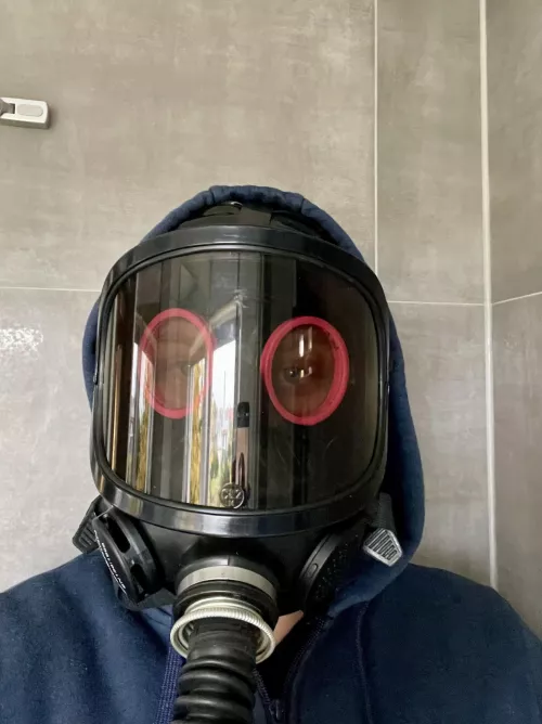 Stay protected and wear your gasmask 🤫 by Latexfucker