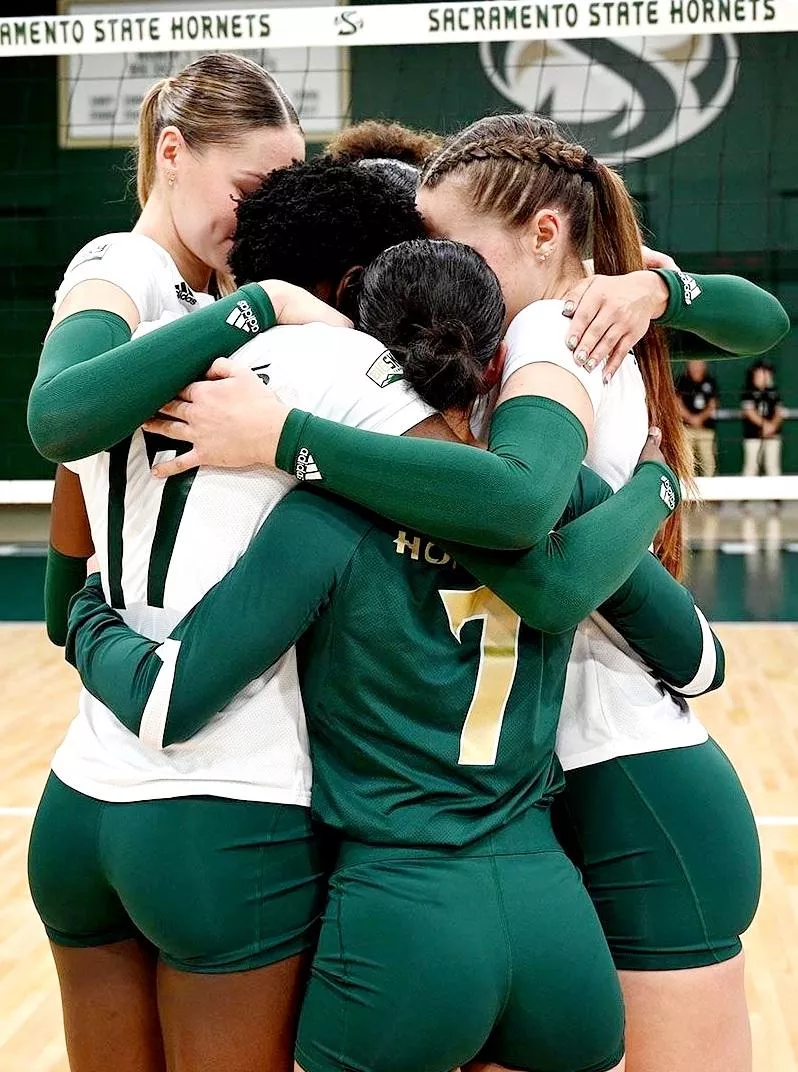 Team Huddle posted by pmmeyournudes247