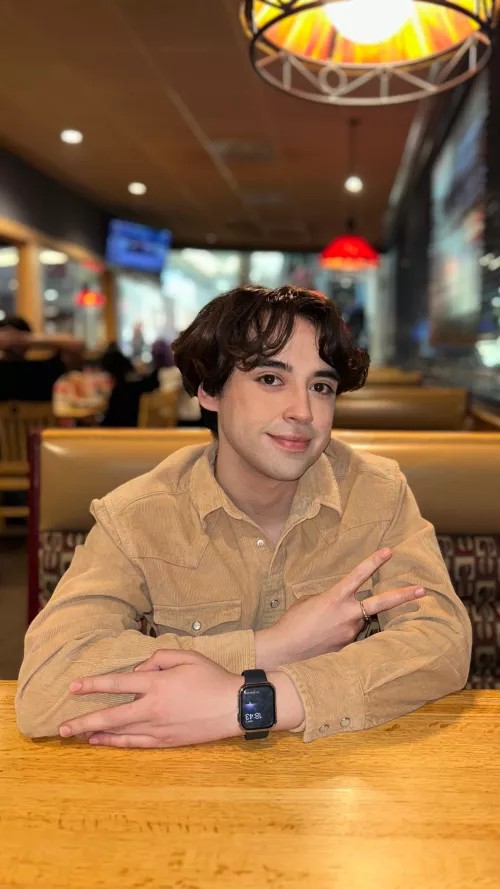 Waiting for my burger 🍔 by isnovi