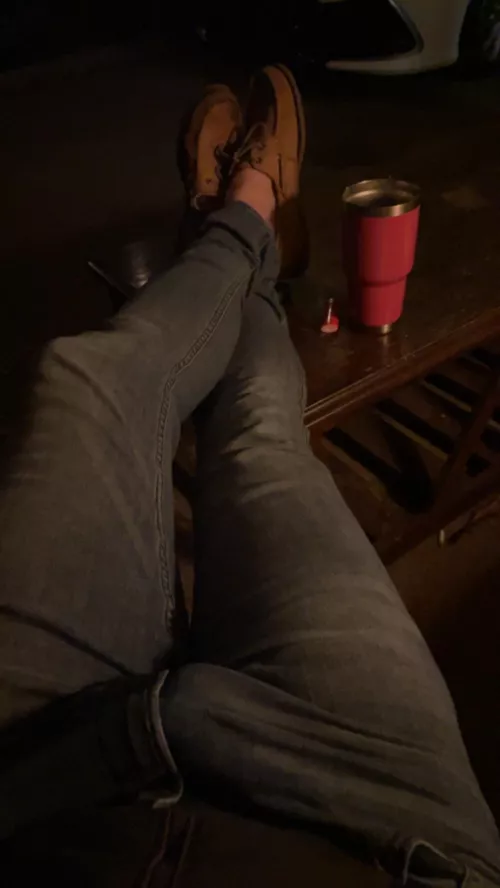 Waiting on my tinder date like… by ClamChopzz