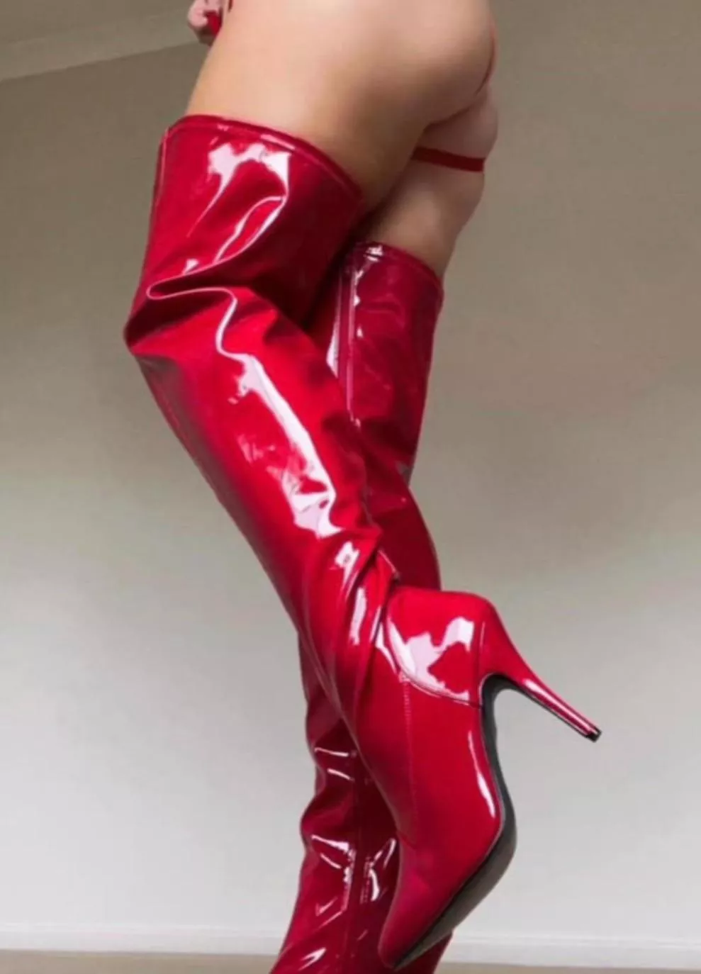 Which would you worship first? 🍑👠 posted by MistressLolaInLatex