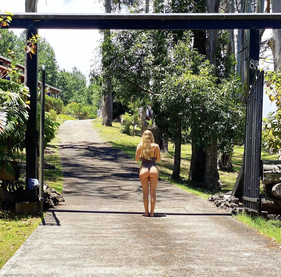 Would you say i have a juicy ass? posted by AriaRays