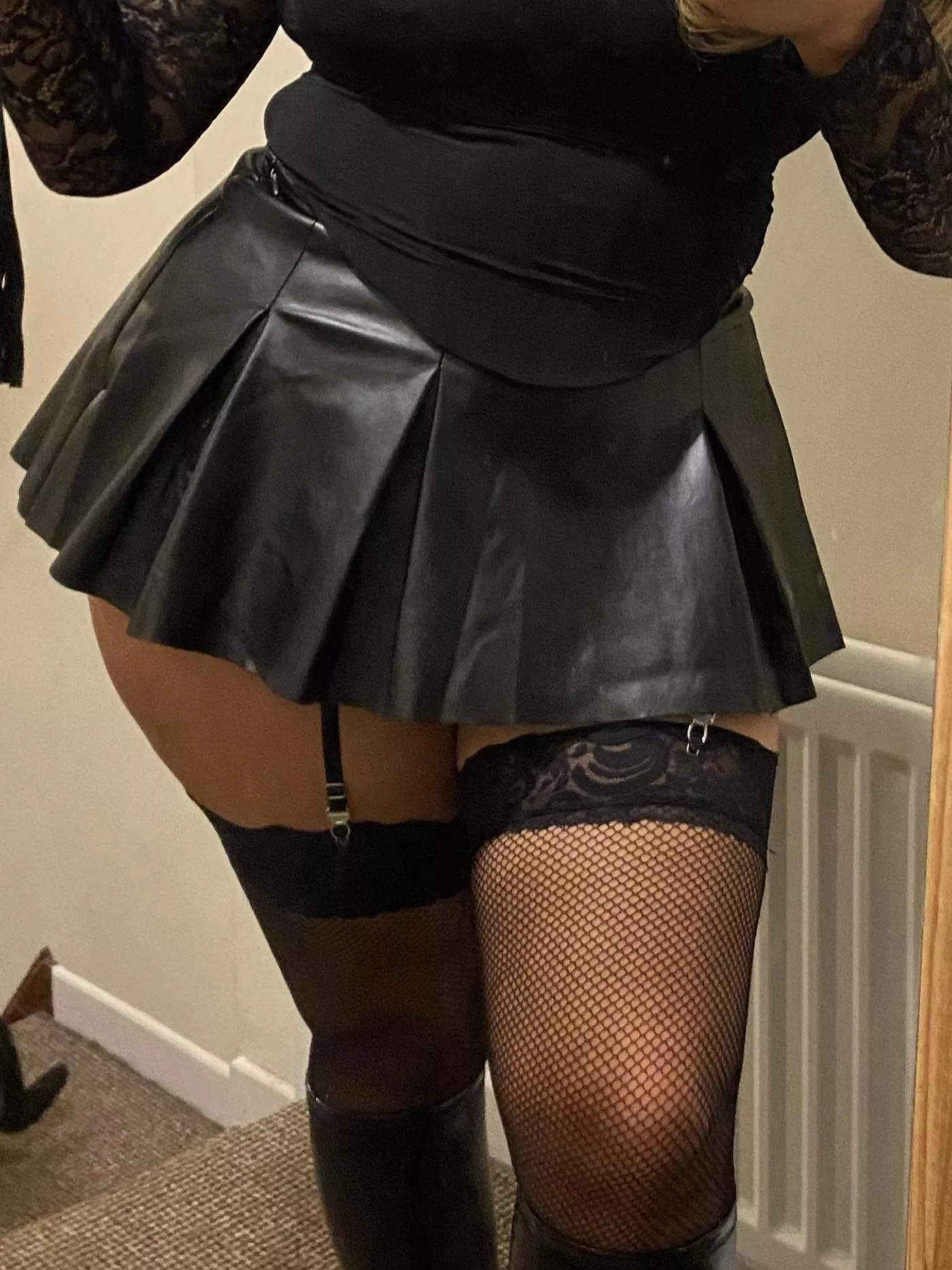 Curves in all the right places posted by angel-devil777