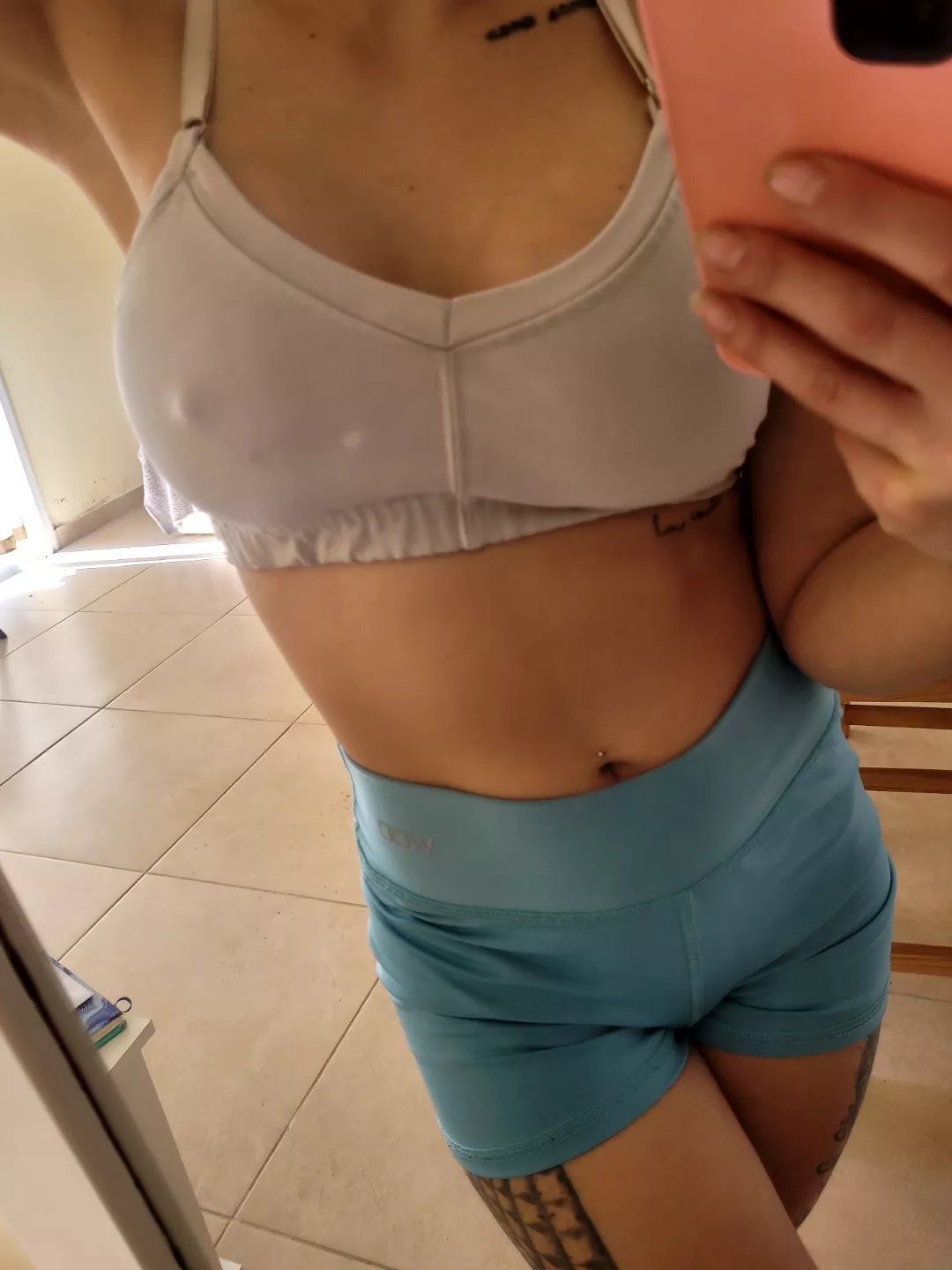 Happy start of the week. Outfit today, i want new yogapants posted by siasweet