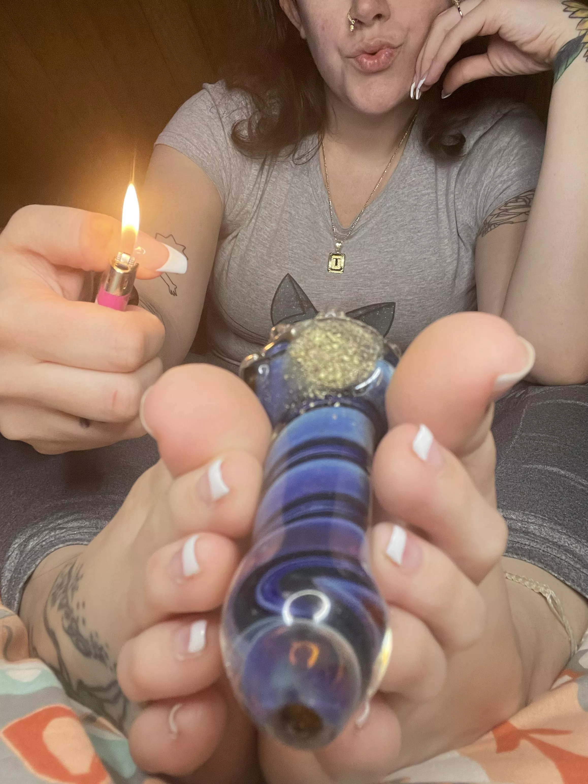 If I pass 🍃 to you like this, you hittin it? posted by PrincessPigeontoe22