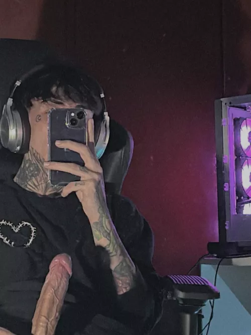 I'm just leaving my nudes here by Scottyqk