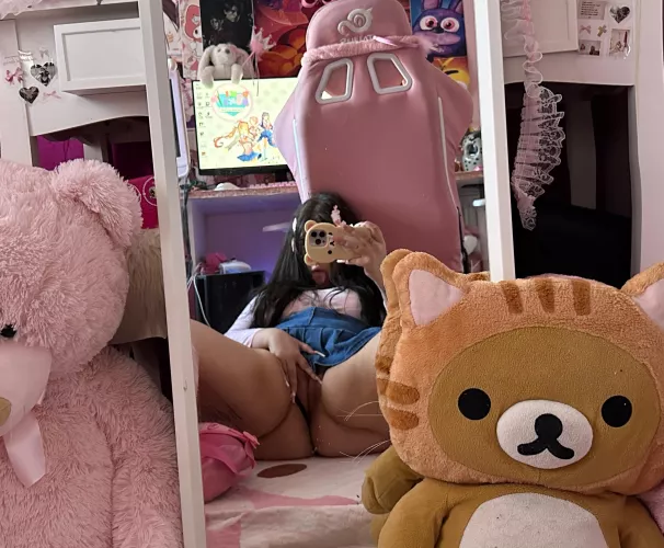 latina pussy who wants to fill it with white dick ;3 by bunnidollcute