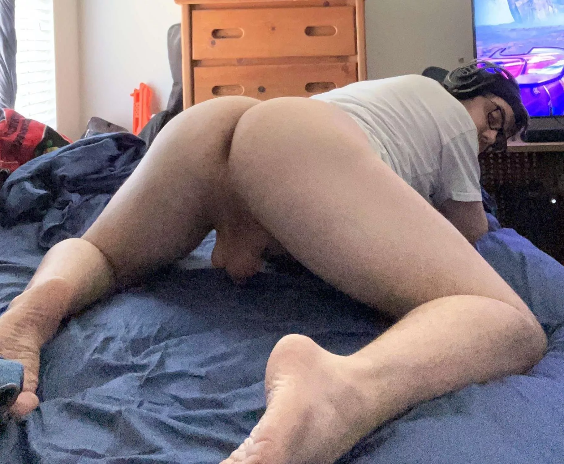 Make me try to keep playing the game with my friends while you take your strap to me and drink in all the noises I can’t stifle? 😳❤️ posted by BubbleBootyHimbo