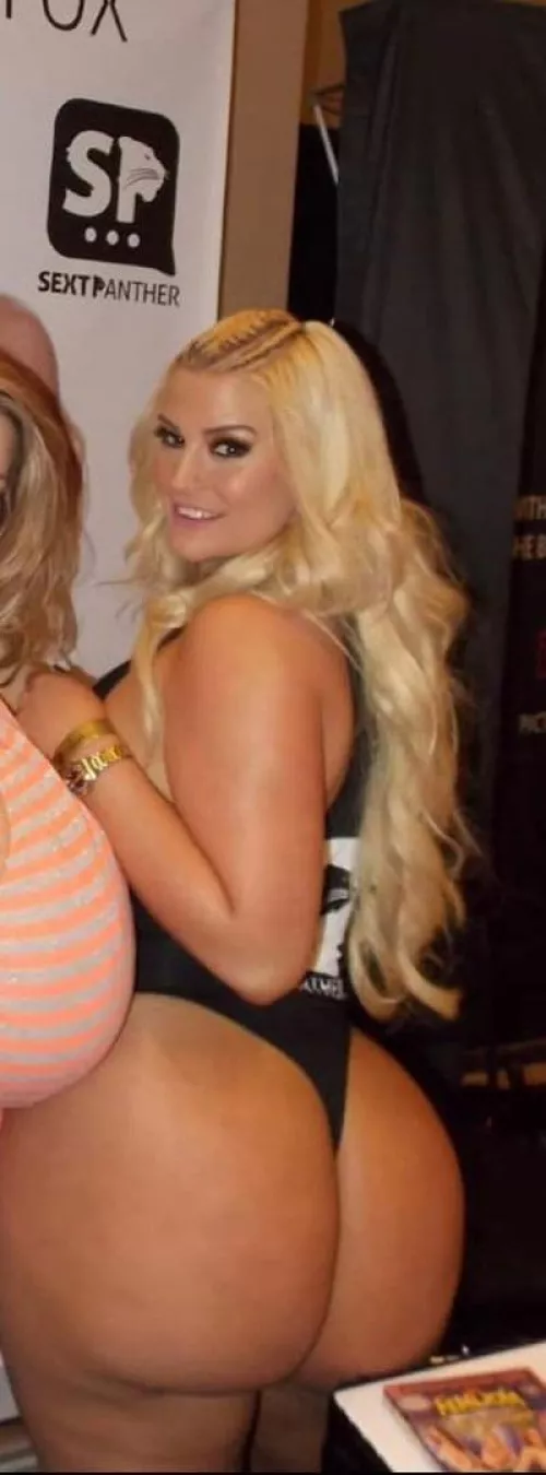 Mega cake by eyepop9991