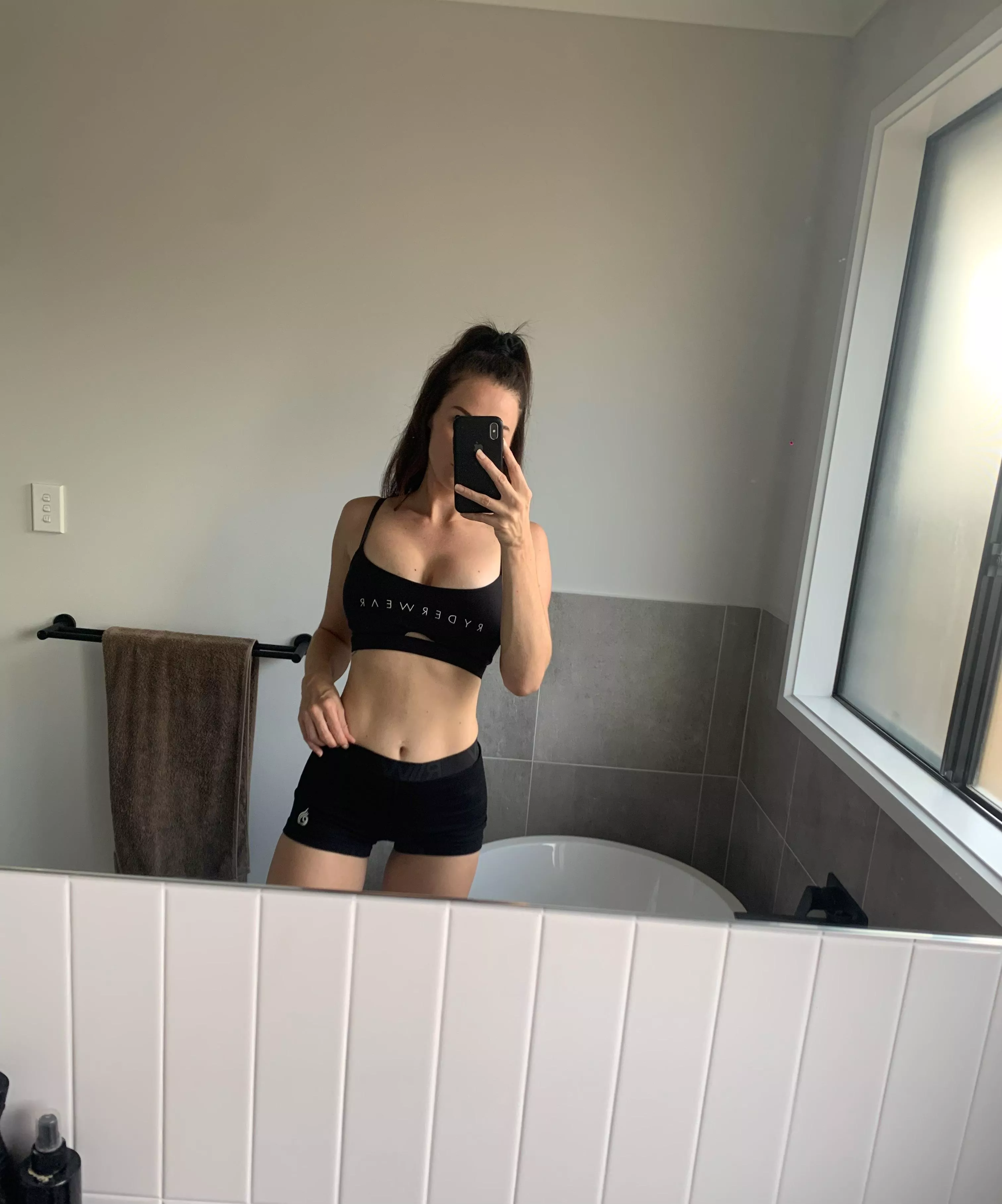 ready for a leg session 🏋️‍♂️ posted by annamays91