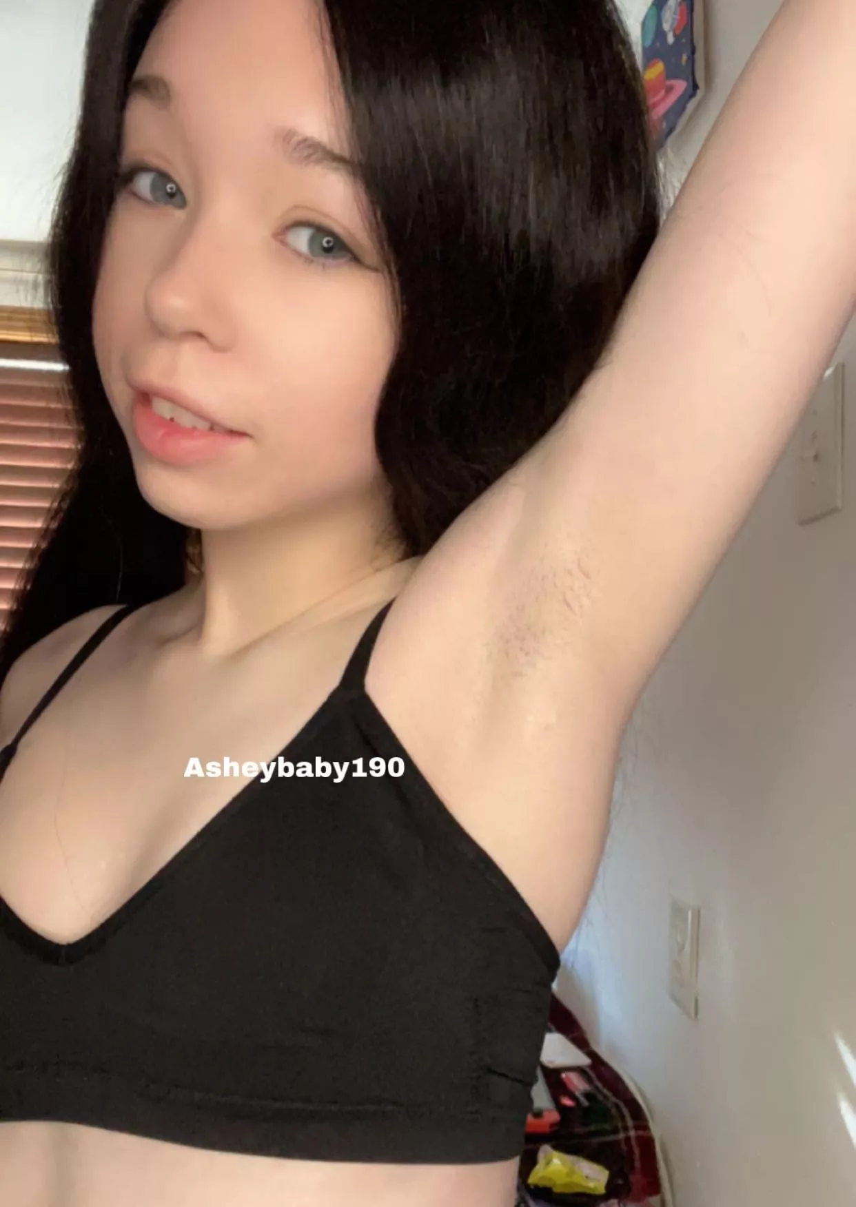 Sweaty pits 🥵 posted by asheybaby190