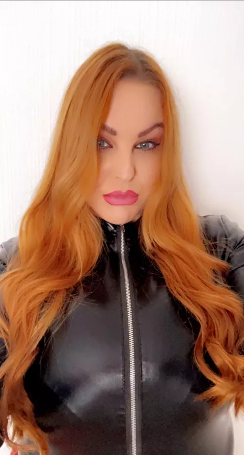 A nice snug fit by Goddess_N1kki