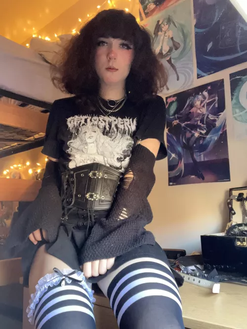 Do you like my thighs? ( ＾∀＾) by KatLily47