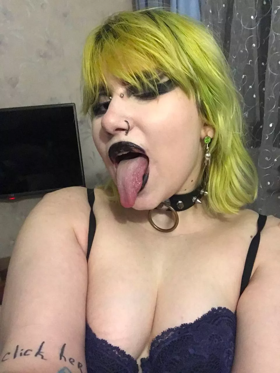 goth and chubby 18yo and my tits are really big! would u like to taste posted by TremendousWeariness