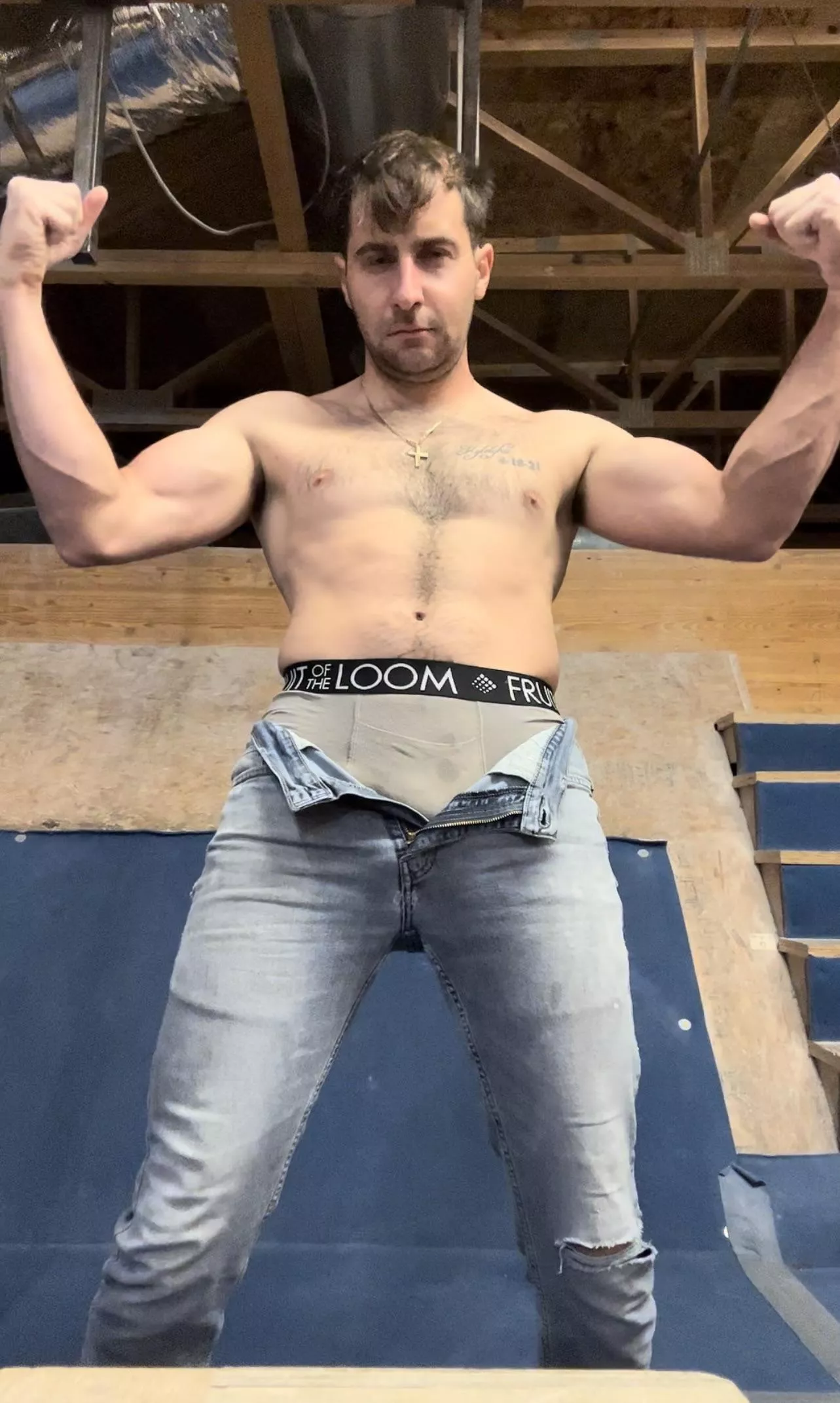 Gym vibes. I forgot to zip up 😏 posted by Roo_lawnmaster