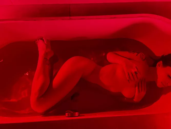 Hot bath helps me relax by nikki_leak