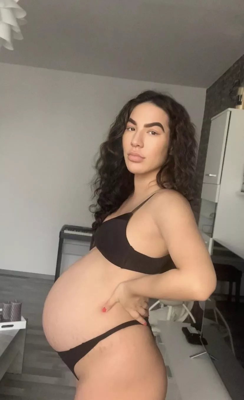 Is there some pregnant lover ? posted by fairytalefeet