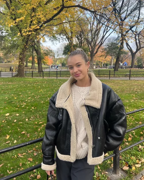 Julia Miller by HonestRunner