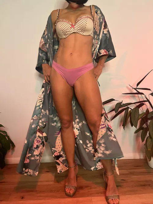 Looking for someone to sit on by sexyyHeidi