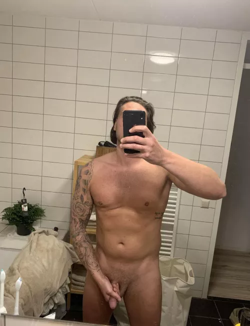 [M], 29, 6.3ft, 201 lbs by PhysicalAttitude2529