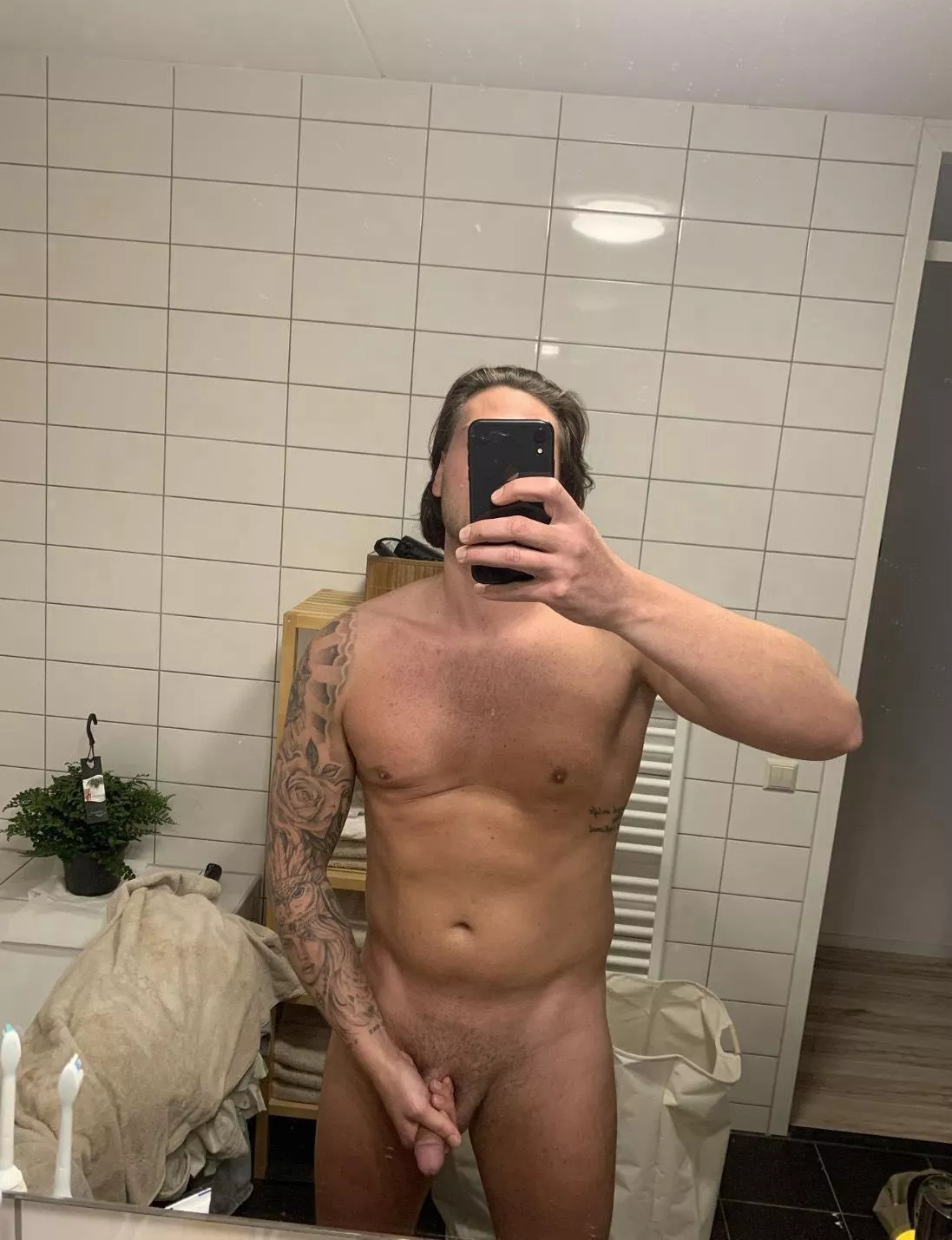 [M], 29, 6.3ft, 201 lbs posted by PhysicalAttitude2529