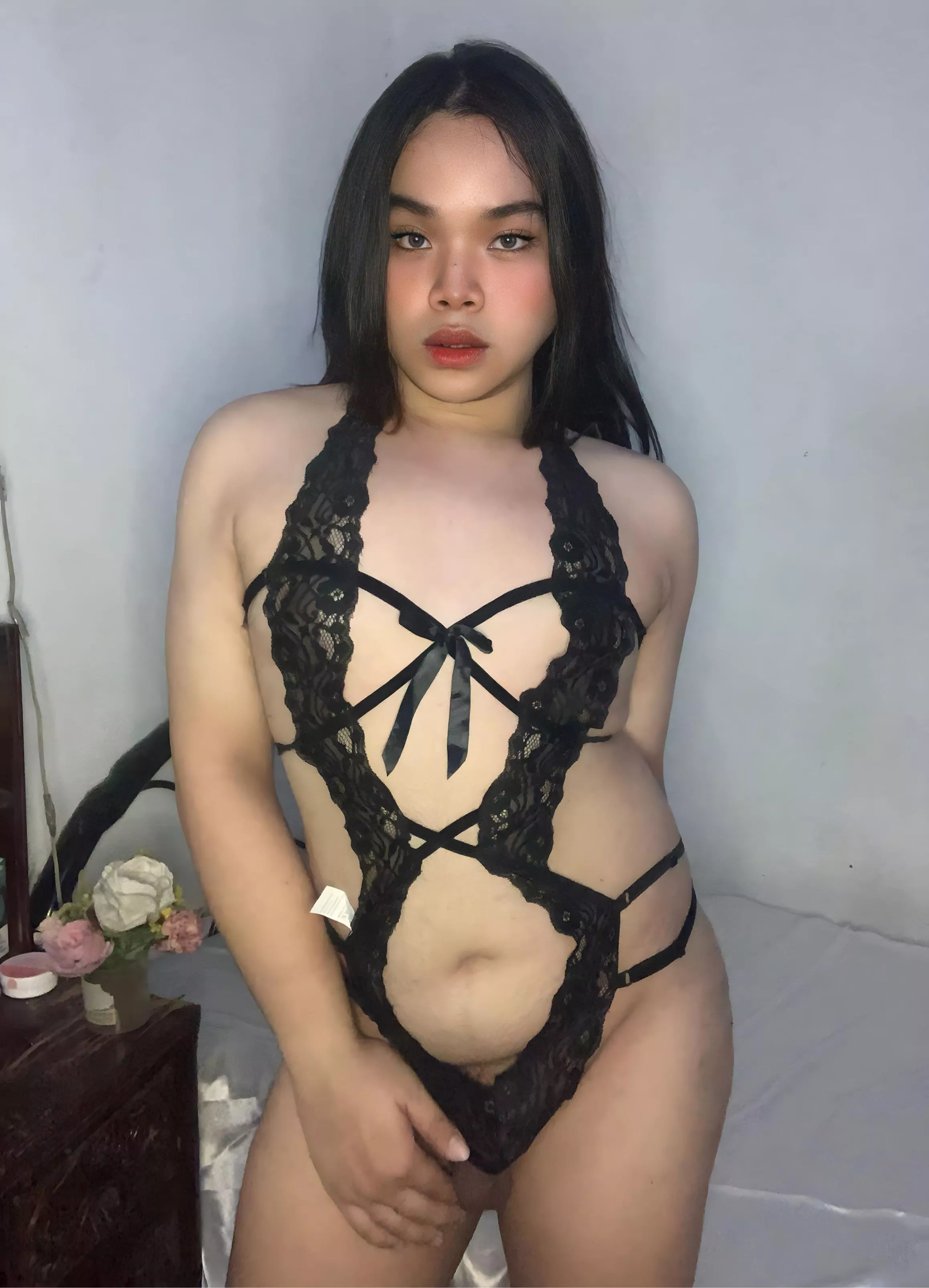 Say ‘HI’ id you accept dick pics from asian trans girl posted by larisapressman