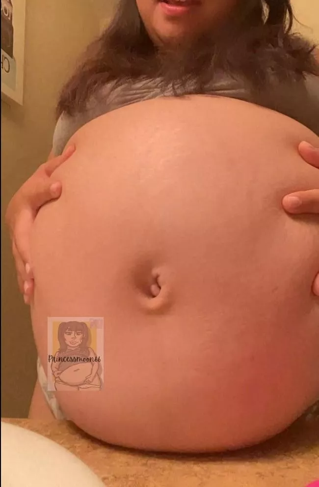 So round and heavy 🤰🏻 posted by Milkymooon66