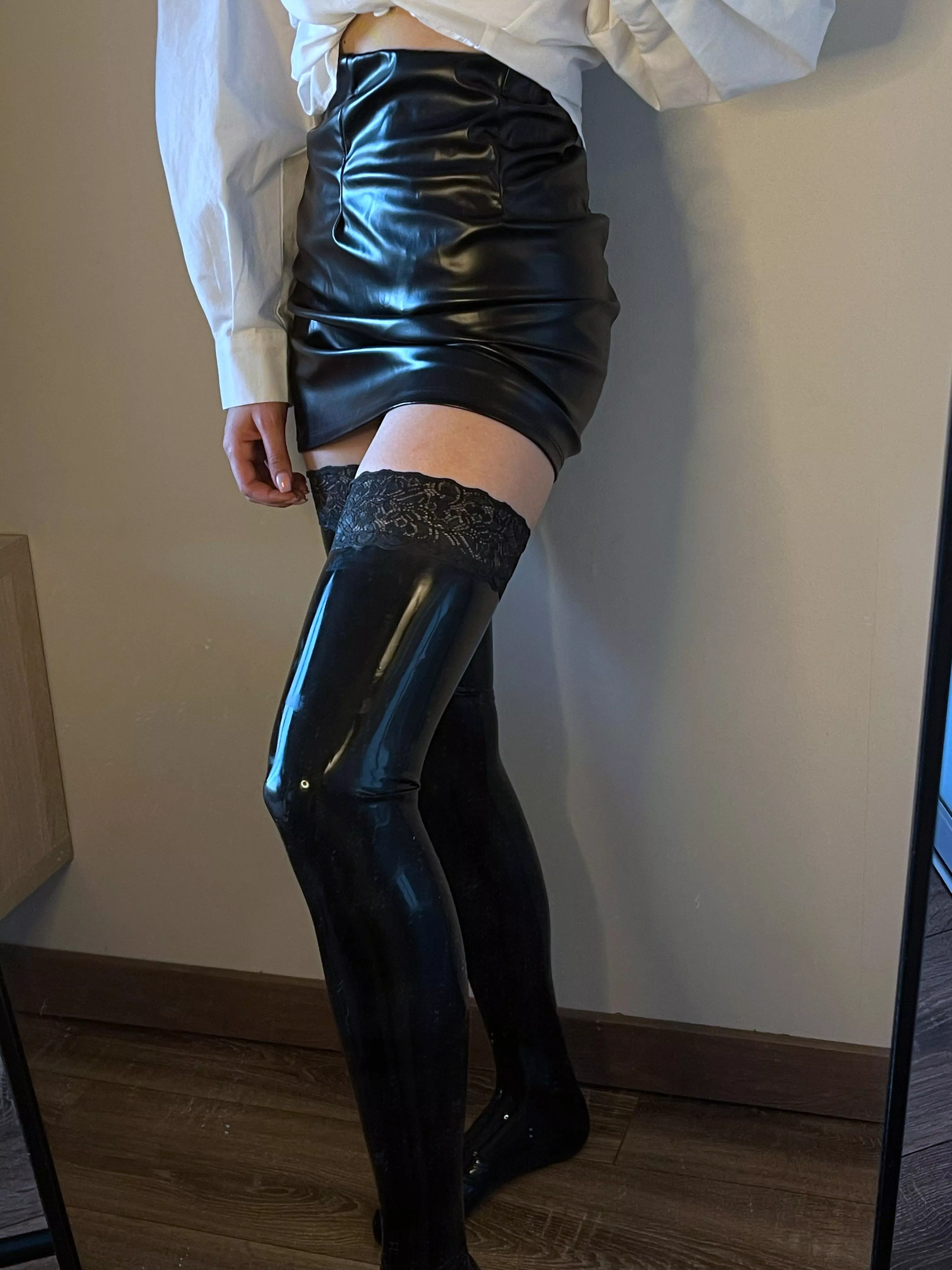 Trying latex stockings [F] 🖤🖤🖤 posted by Adrycutie
