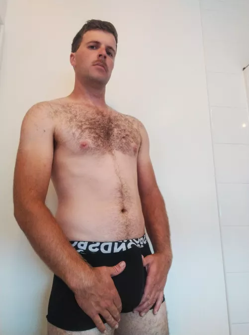 Wonder what's underneath by Nommtom42