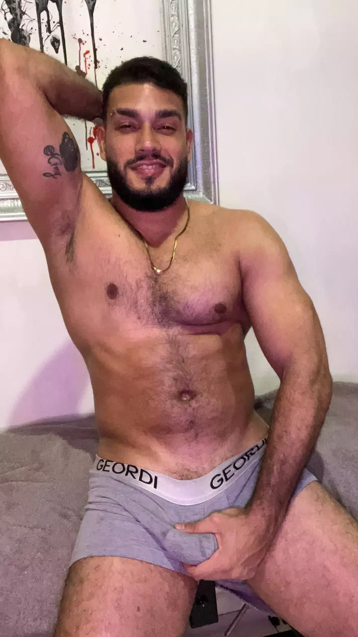 you like chest hair and pits? posted by lukkasXXX