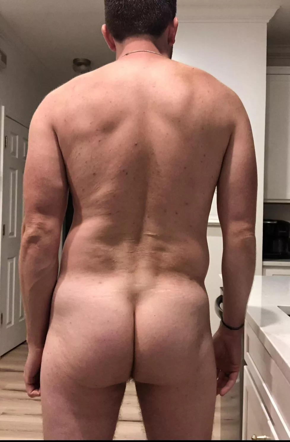 [32] What the cute young 30s dad next door looks like naked. posted by FLR006