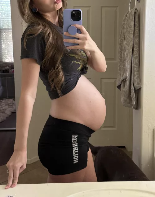 39 weeks pregnant, no stretch marks 🥳 by MilkMaidMommy000