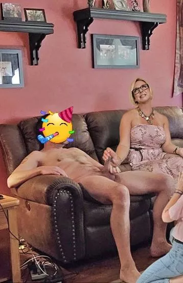 Casual conversation and a handjob at a CFNM gathering. posted by United-Soft7623