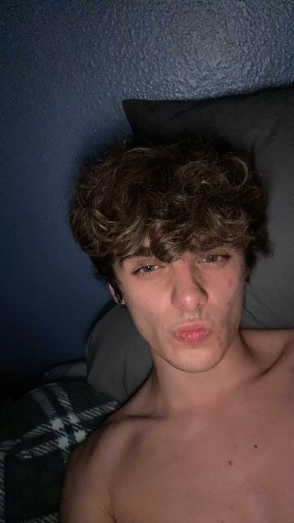 Come give me cuddles posted by SkyLovesSenna