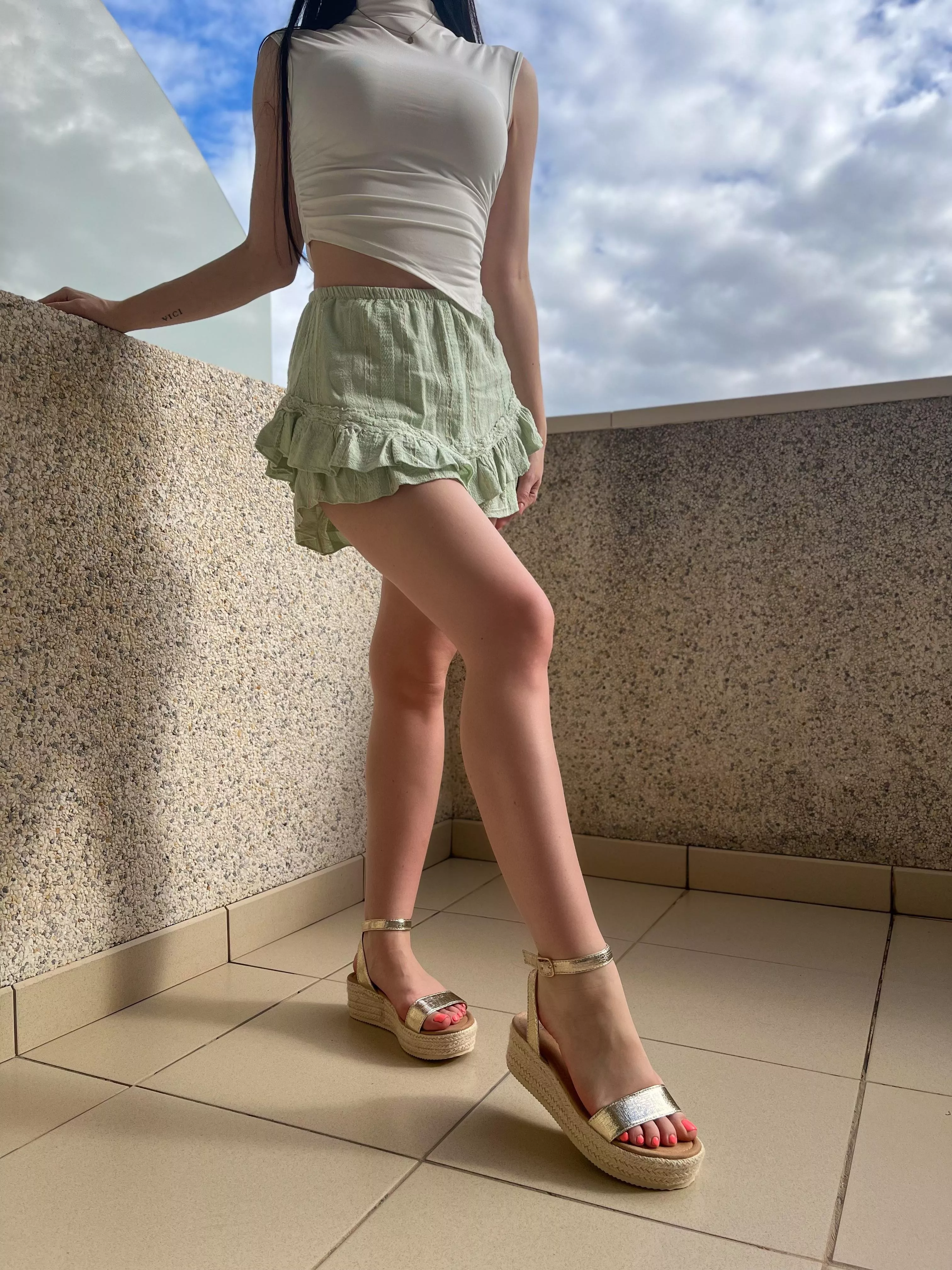 Enjoying the weather! posted by Myla_feet