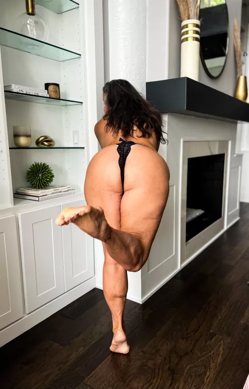 GILF Booty for your viewing pleasure! by yonibliss