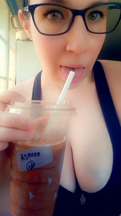 Good morning lovelies 😘 Just finished a workout. Now to enjoy a coffee before a day of content making 😉 by Aussiemilf2046