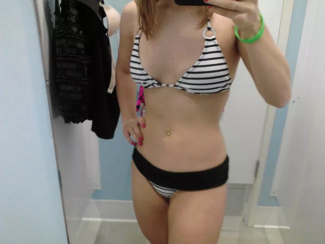 Hubby is out of town. #AttentionPlease. by Eric_jame